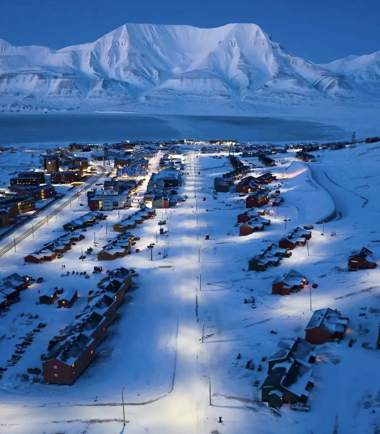 What Does Longyearbyen, Svalbard Look Like? I’ll Show You!