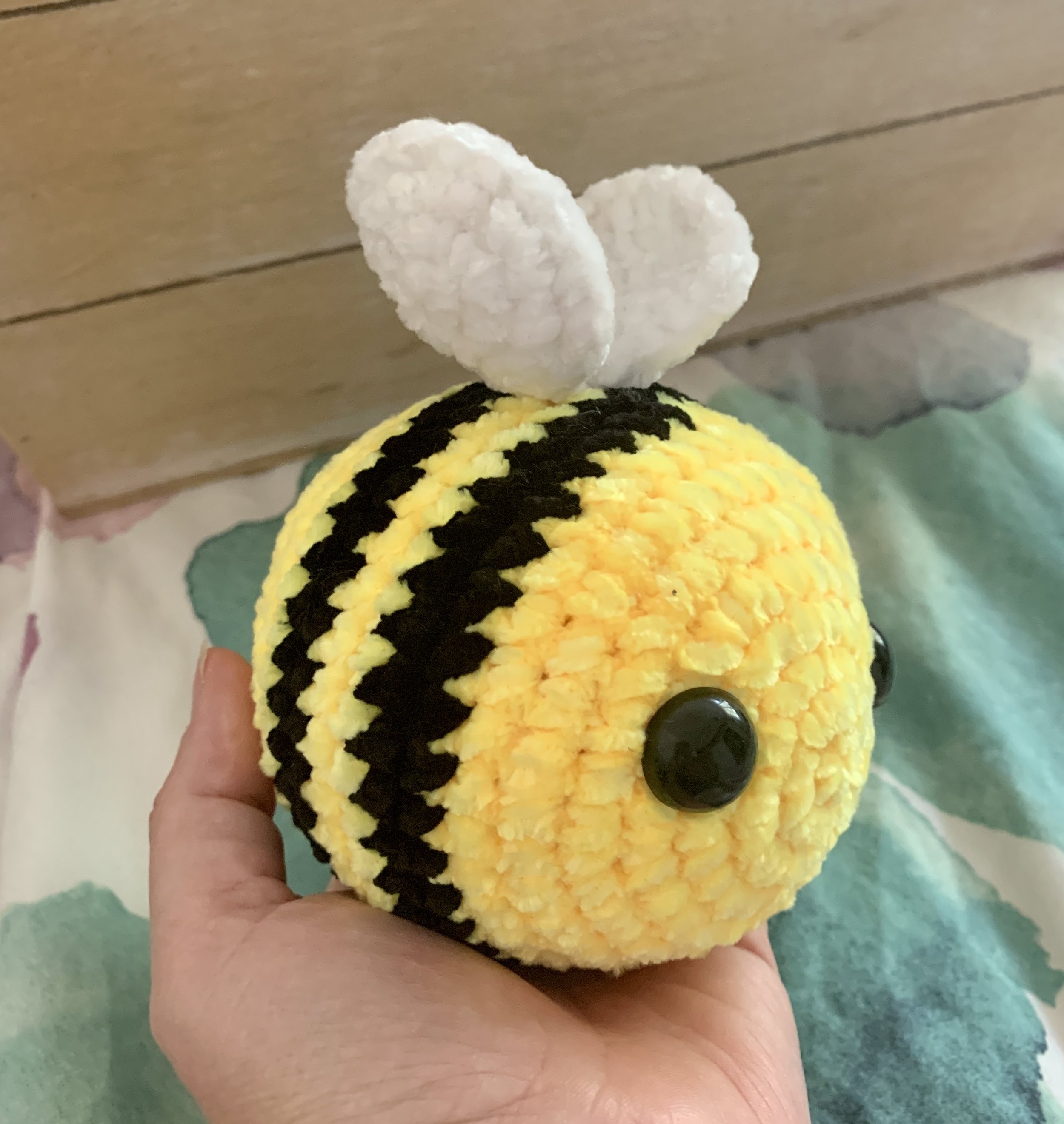 lge y:b bee.jpg