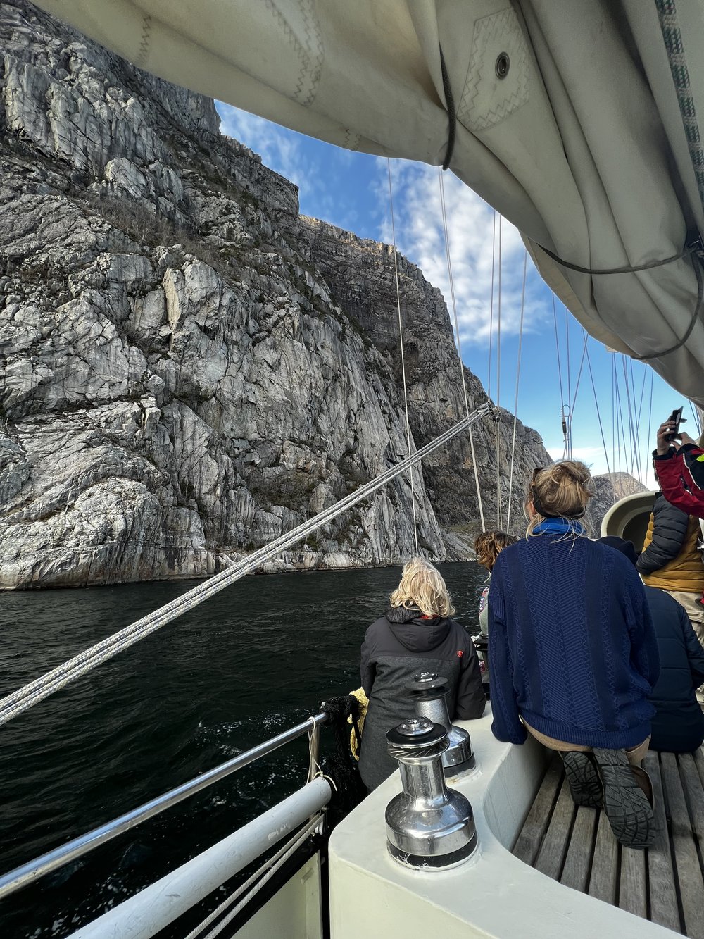  Sailing in deep and narrow fjords. ©Belén Garcia Ovide 
