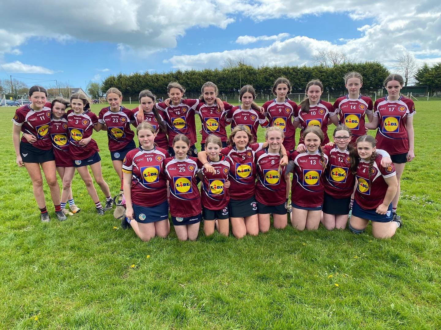 Well done to our 1st year camogie team on a very good team performance. On their first day out as a full team, they fell short by 2 points to Pobalscoil na Tr&iacute;on&oacute;ide, Youghal despite a spirited display.