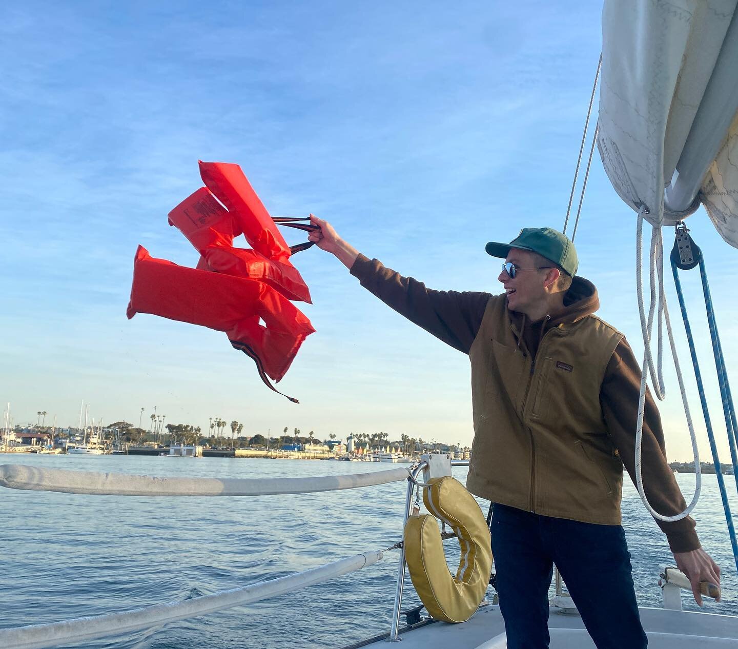 1/22/23
📍overboard

MOB drills and new batteries! Will Jack or Lauren fall off the boat first? Please vote in the comments