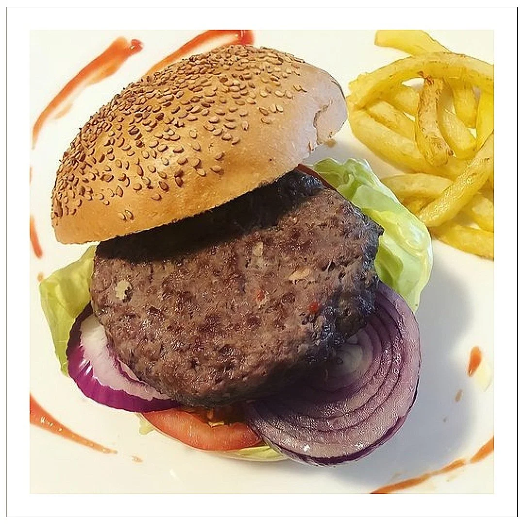 Classic Burger con Patatine Fritte