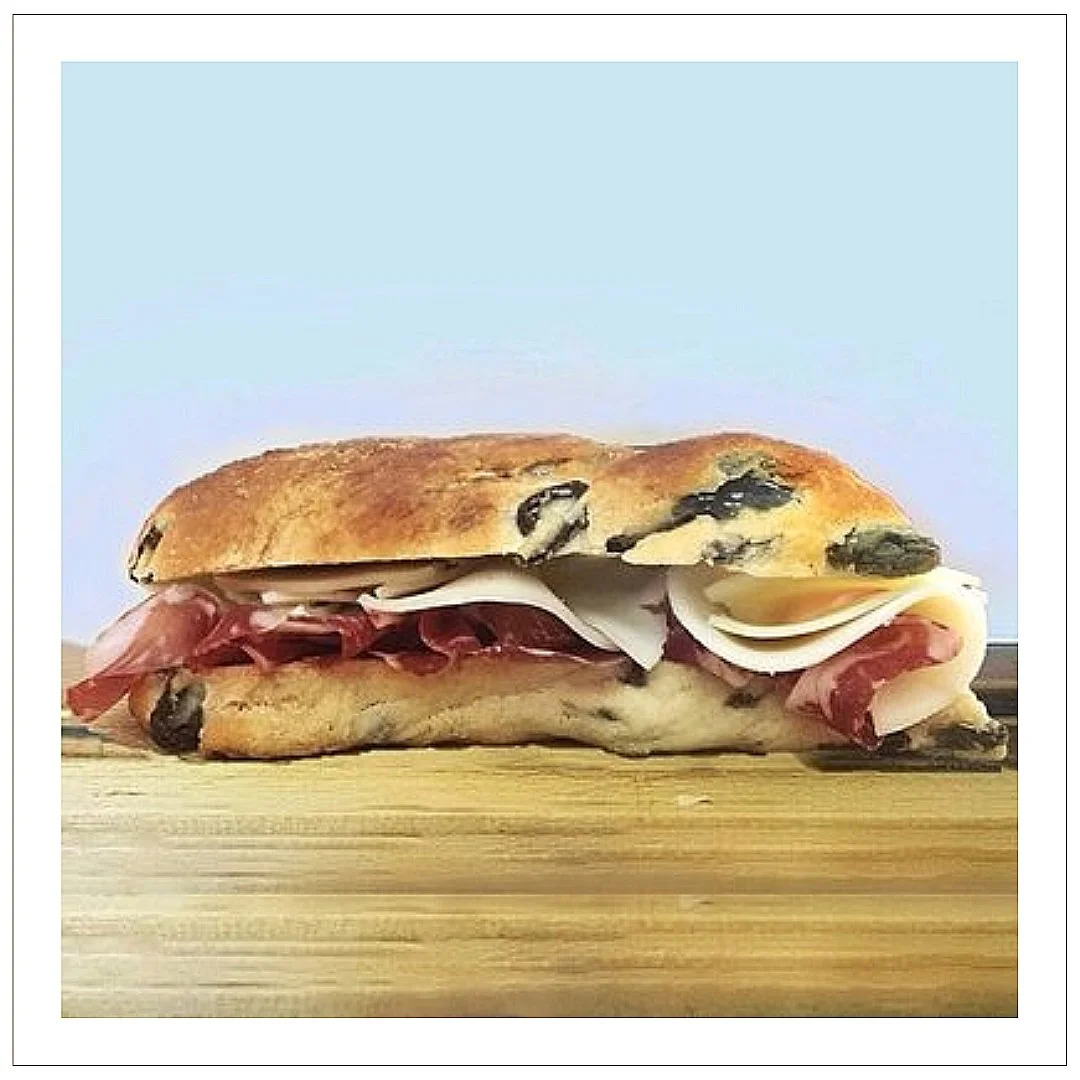 panino alle olive con coppa e provola