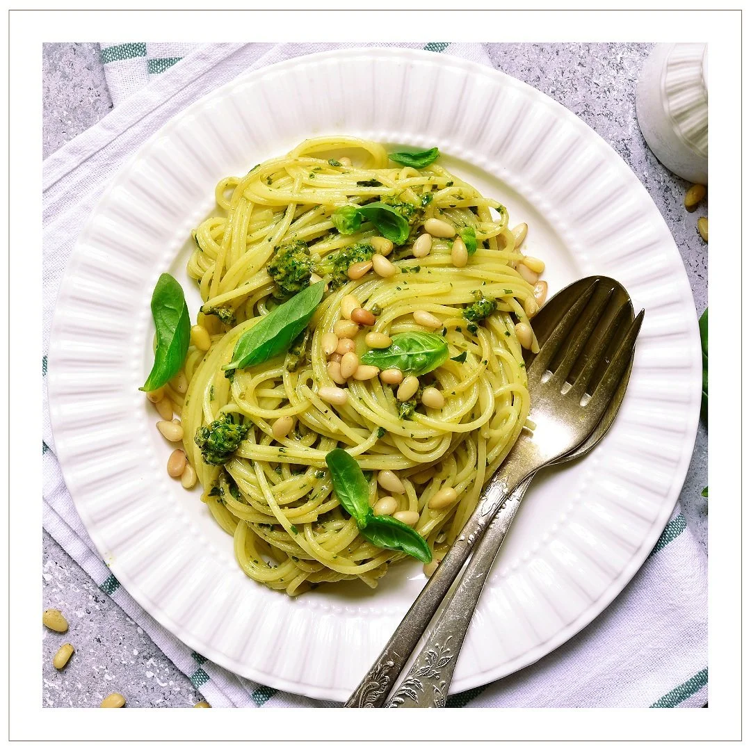 bavette al pesto con pinoli e pepe nero