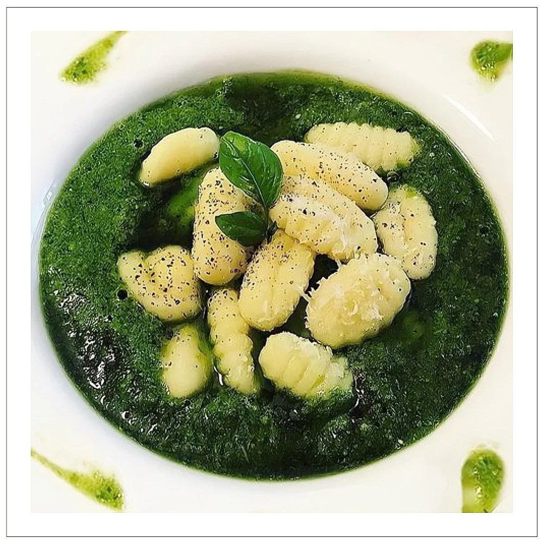 gnocchi al pesto con pepe nero e formaggio