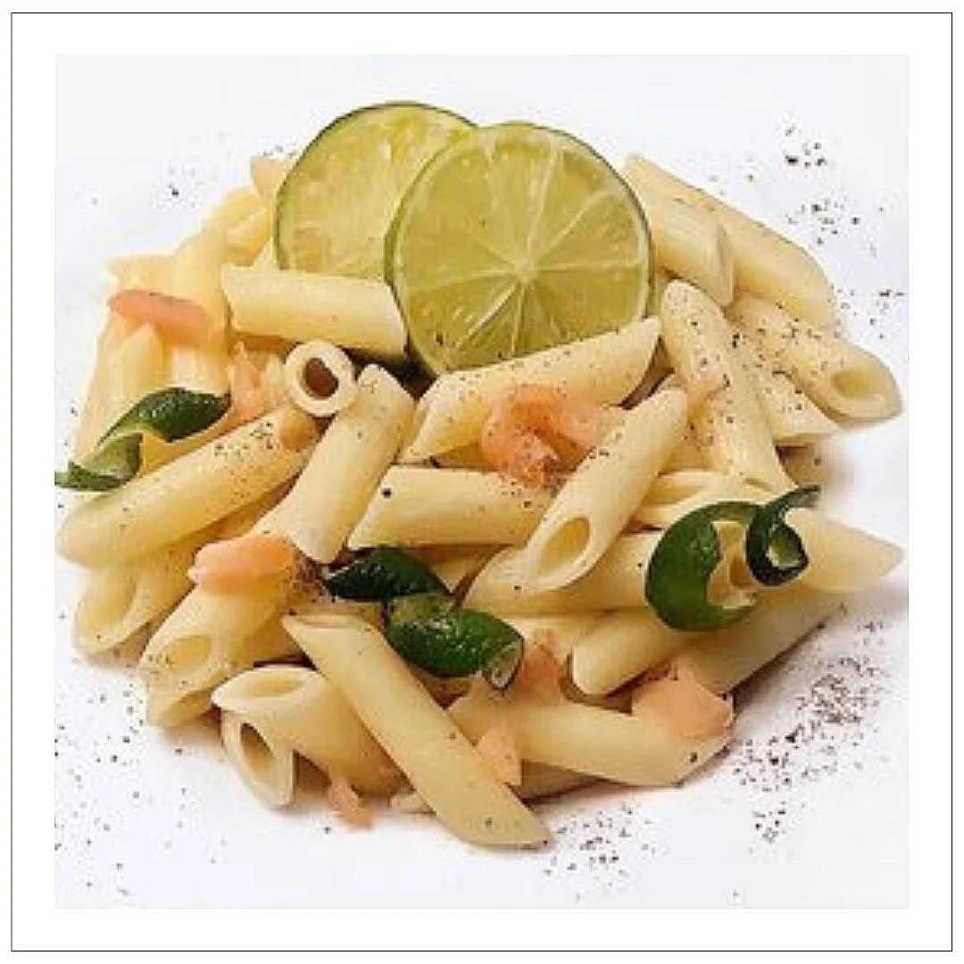 pennette salmone, lime e pepe nero