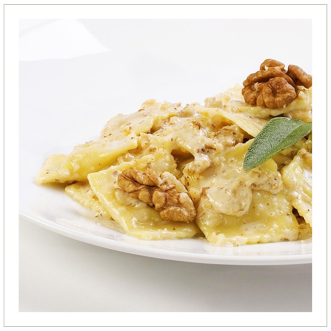 ravioli con crema di taleggio e noci