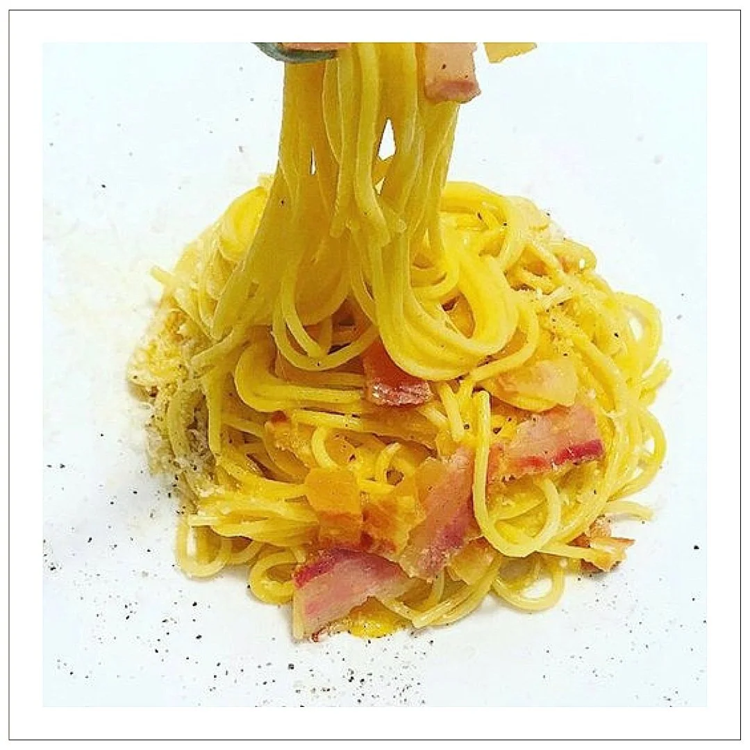 ricetta spaghetti carbonara. Panetteria Mercato, Milano.
