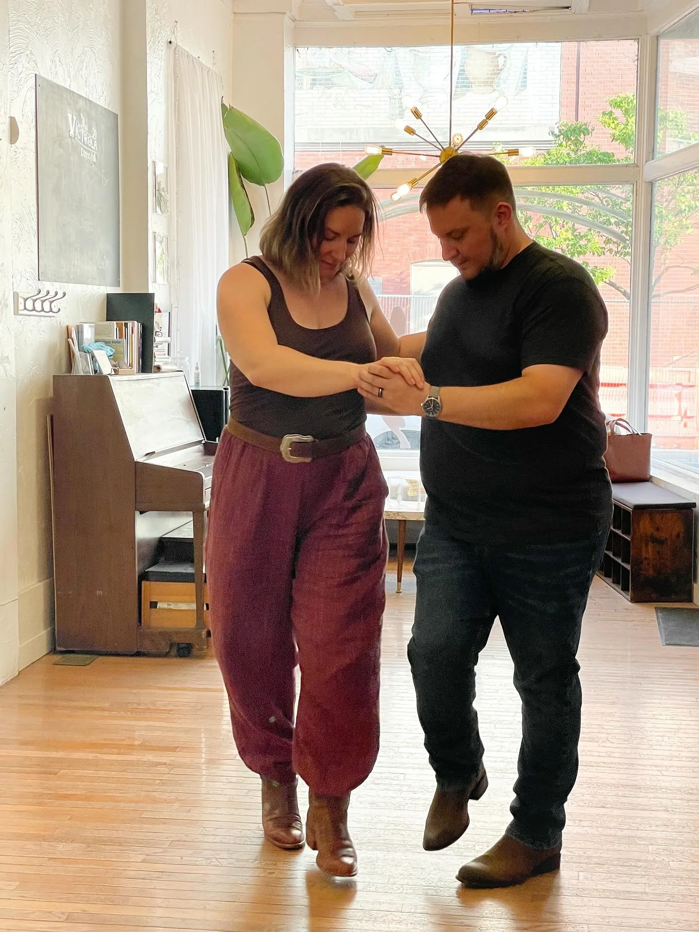 🍁October🍁 group classes are open for registration. I can't believe I'm saying that but the first week of Autumn has officially arrived. Boy does time feel like it's flying... fight for it to slow down with me? 
🍂 Let's hold hands.
🐿️ Let's love a
