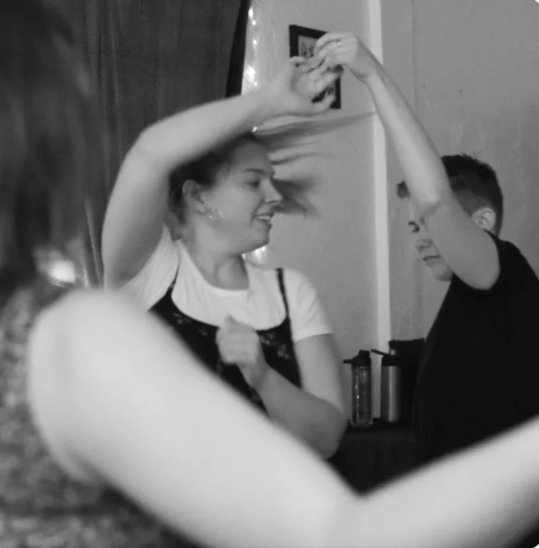 Bridget is back to share movements in Jukin&rsquo; Blues style that keep your partner coming back! 

📆 Thursday, December 18th
⏰ 6:15-7pm
📍 Victrola Dance Hall
📝 This evening will cover 3-4 figures that emphasize inviting a partner from open to cl