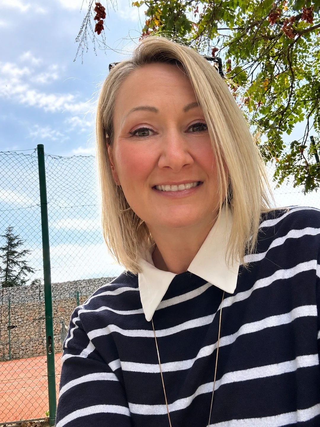 40 minutes. A laptop. A plan. And absolutely no connection! 

Last Saturday morning, I was sitting outside the gymnasium while my daughter was at gymnastics. Forty precious minutes to catch up on some work - it's not a lot but I had hoped it was just