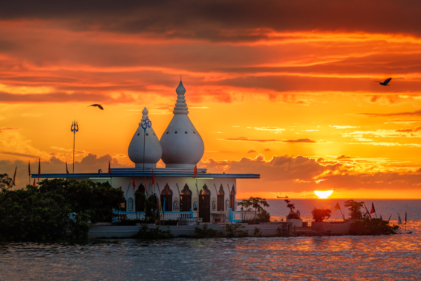 "The temple and the radiant sunset" 2018