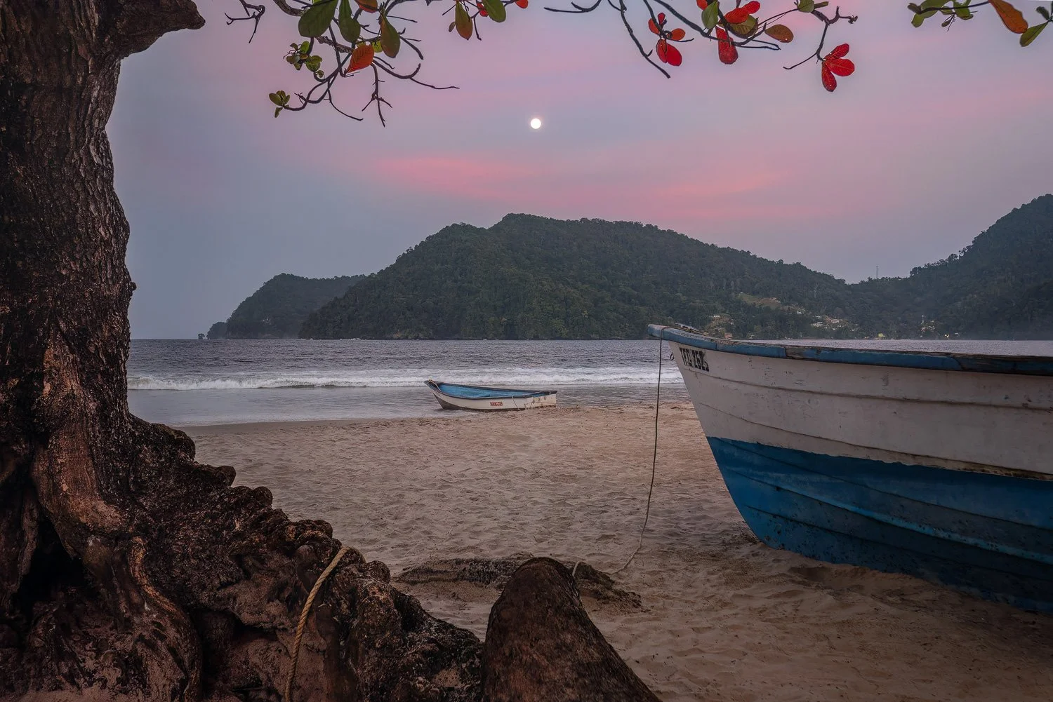 Image (iii) Framed serenity.
Framing the serene scenes at Maracas Bay on that wondrous evening.
I really was targeting the composition shown in Image iii, I found it so delightful with all elements in the frame perfectly arranged to my satisfaction. 
