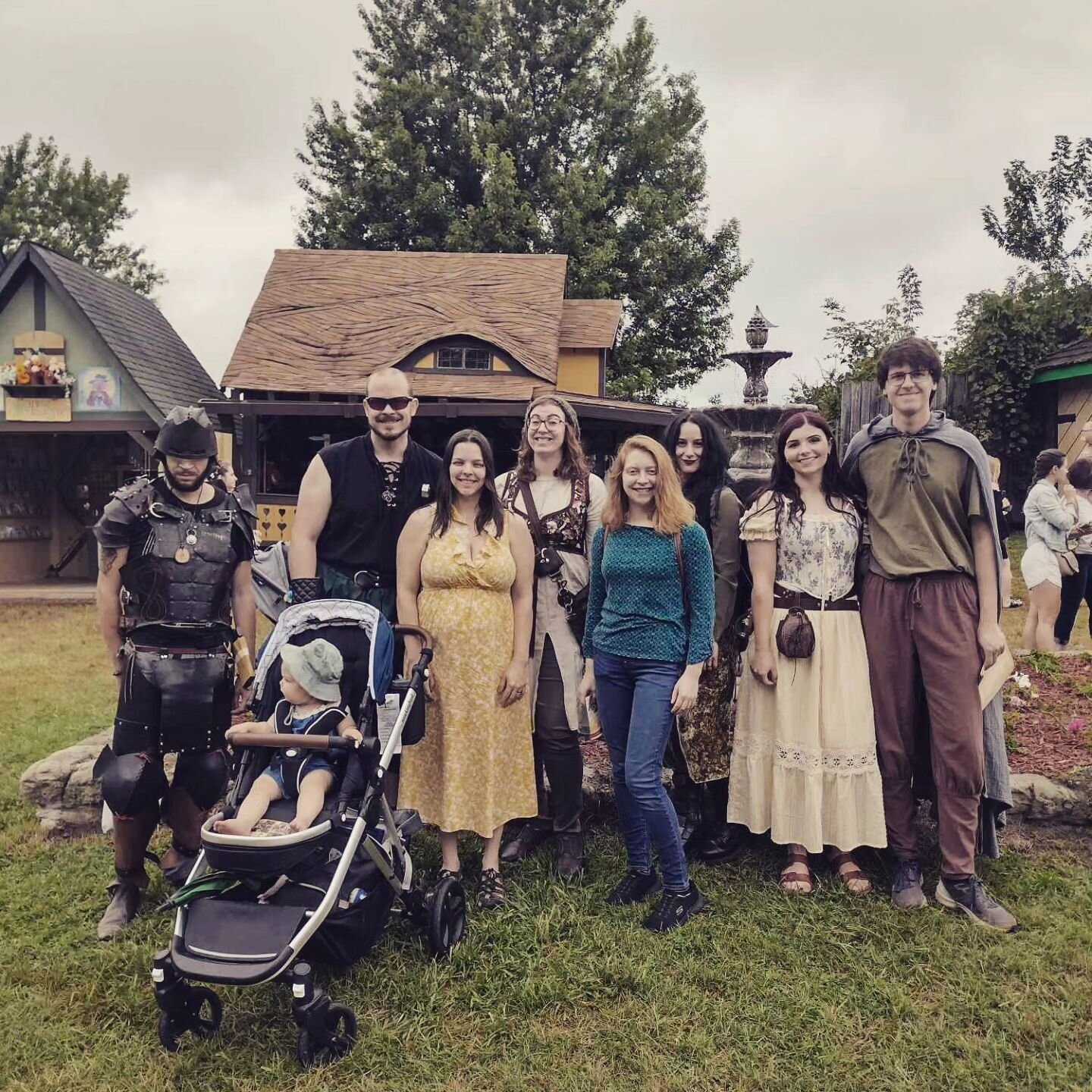 Had a great time doing a club outing to the @pittrenfest to see great shows and enjoy the medieval atmosphere.

#renfaire #pghrenfest #medieval #hemaclub