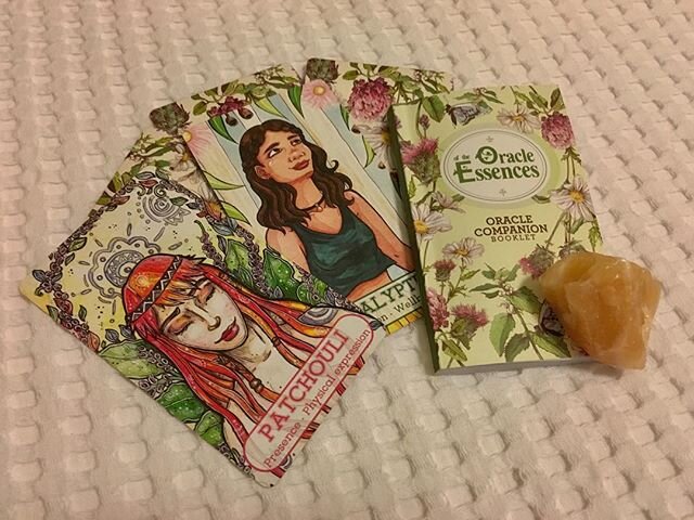 Loving these new Oracle of the Essences cards from @theenchantressau ✨ thank you to @pureessentialscommunity for the recommendation ☺️. #reflexology #aromatherapy #sundewtherapies #sundewaromatictherapies