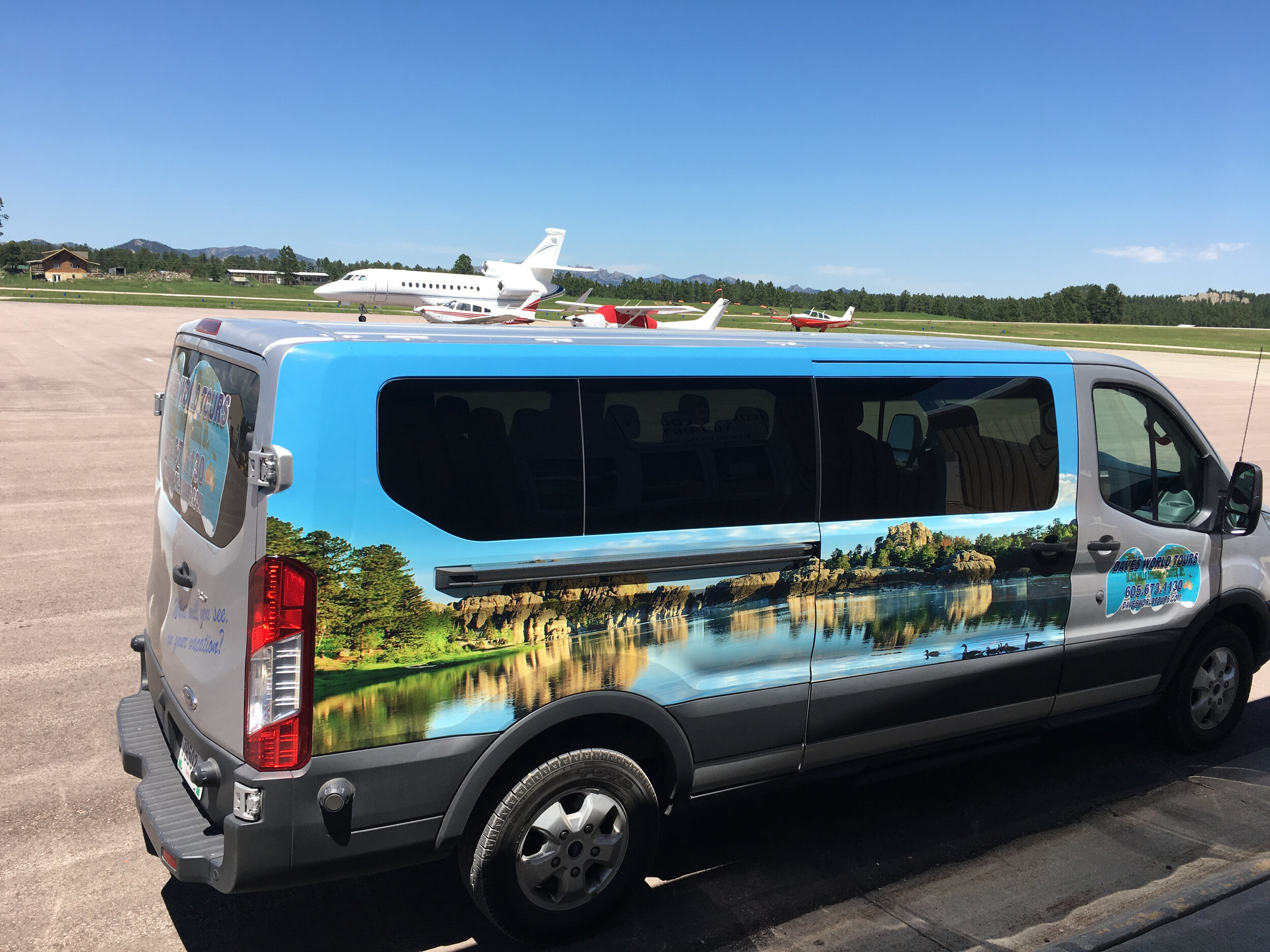 Dave's World Tours Airport Shuttle