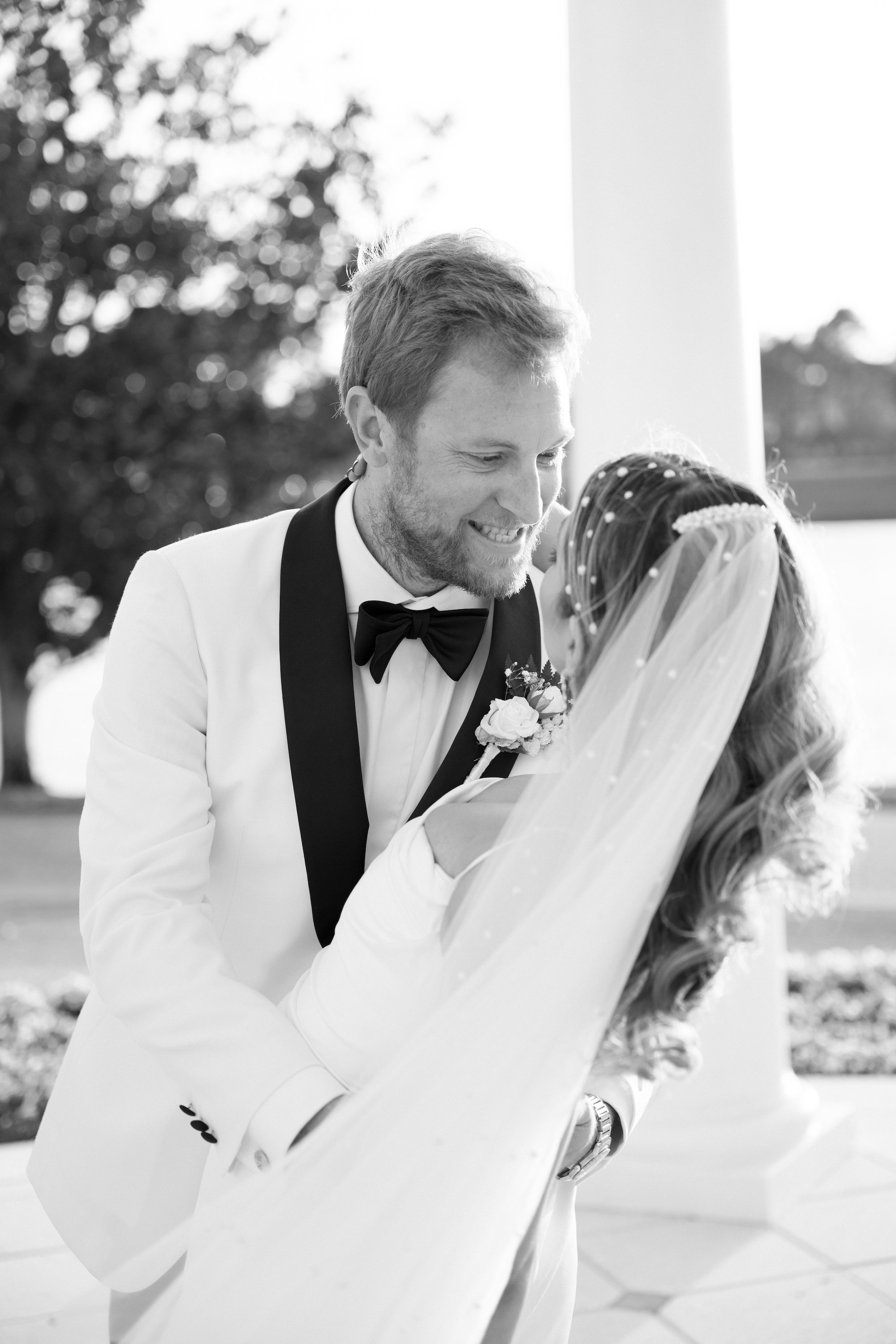 26Timeless White Courtyard Wedding | Ritz Carlton Orlando | Photographers Dewitt for Love Photography.jpg