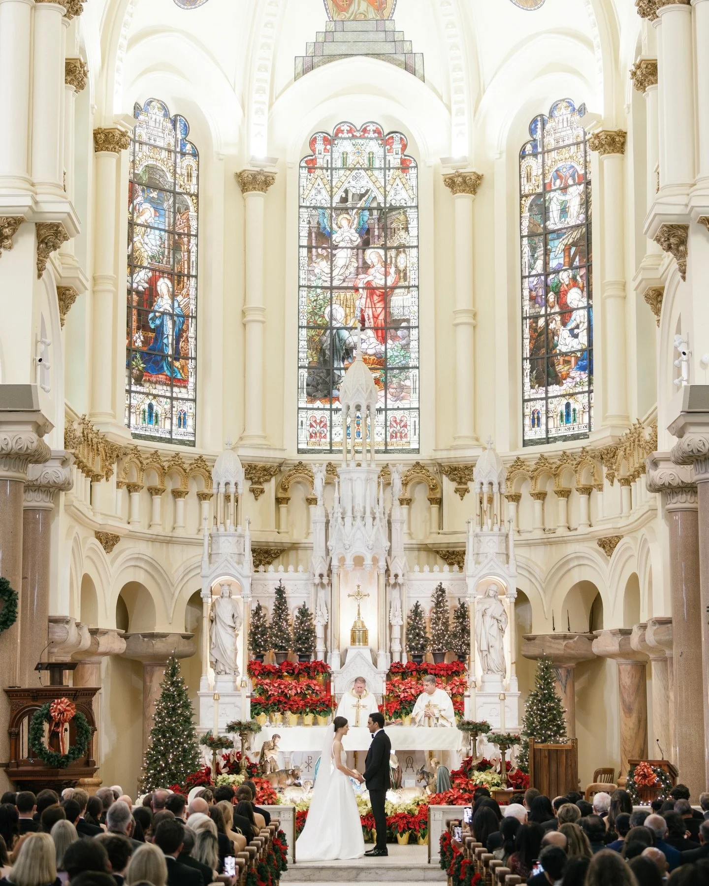 How to have a timeless Christmas Wedding: Sacred Heart Catholic Church + The Vinoy

Emily &amp; Nikhil had multiple days of celebration, blending religions and traditions! The last day included their Catholic Ceremony at Sacred Heart Catholic Church 