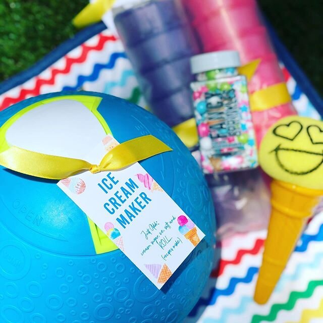We&rsquo;re having a ball this weekend with this Ice Cream Kit. We hope you and your friends do too @snellypants! 🍦🍦🍦 #icecreamparty #icecreampartyfavors #classmategifts #kidsparty #kidspartyideas #dallaseventplanner #pnutparties