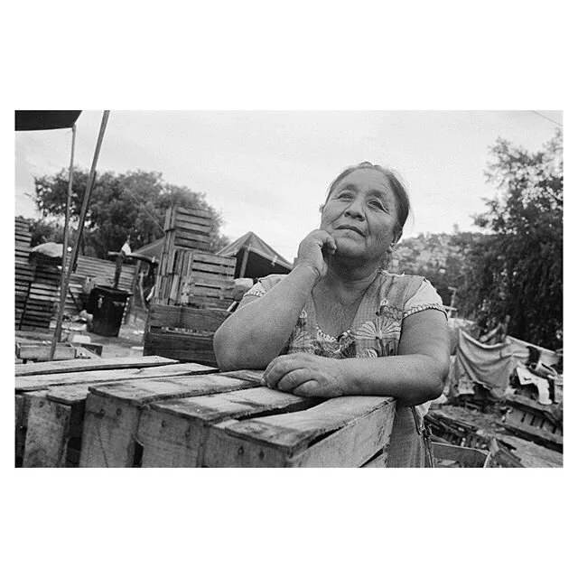 La  base conceptual de este trabajo no intenta la recomposici&oacute;n de una an&eacute;cdota, sino que, a  trav&eacute;s de la red de relaciones  hist&oacute;ricas, sociales, pol&iacute;ticas y personales  que propone esta pieza, Cuen cuestiona la i