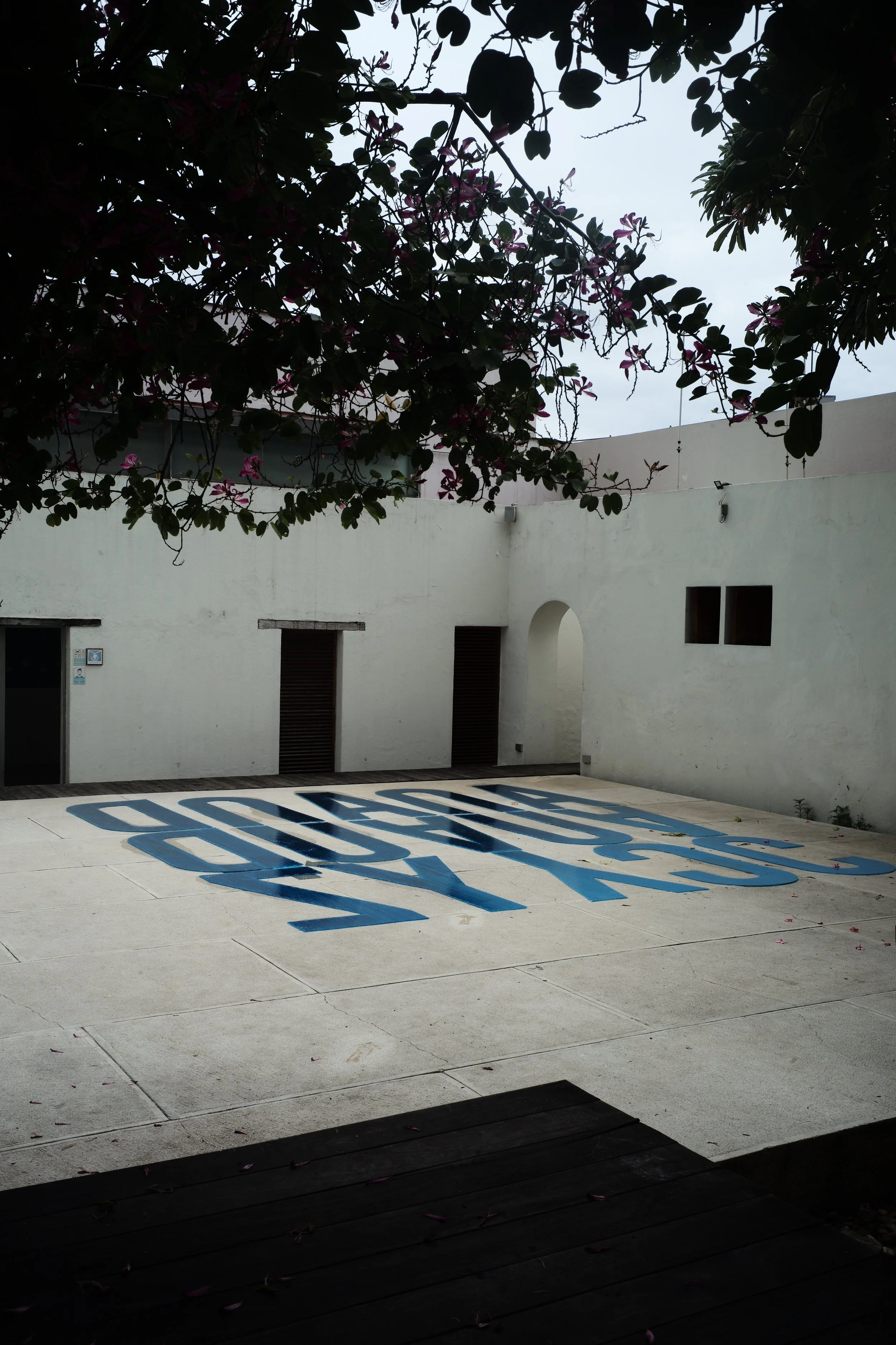 ESCULTURA PATIO.JPG