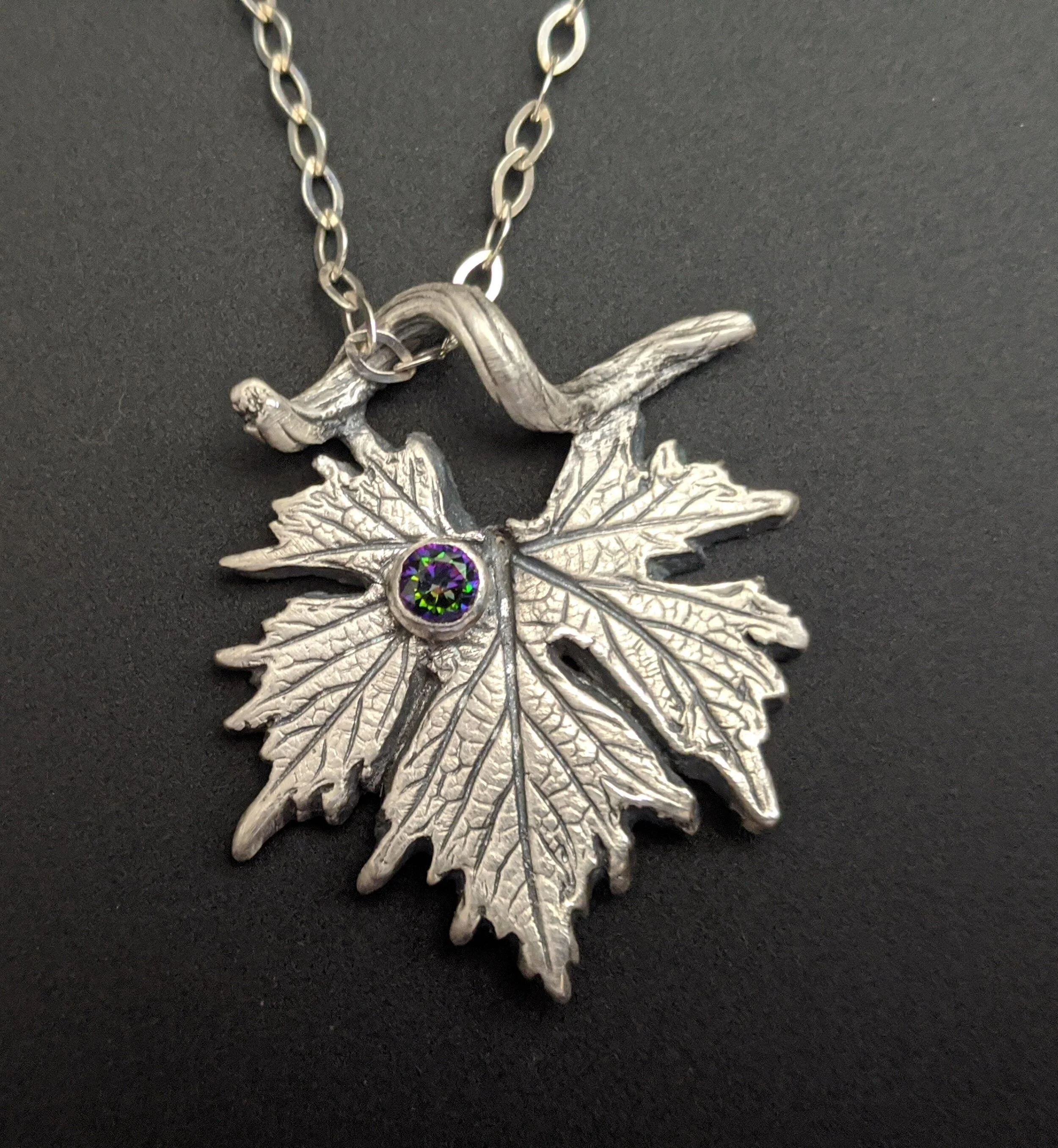 Summer Grape Leaf - Dark Stone