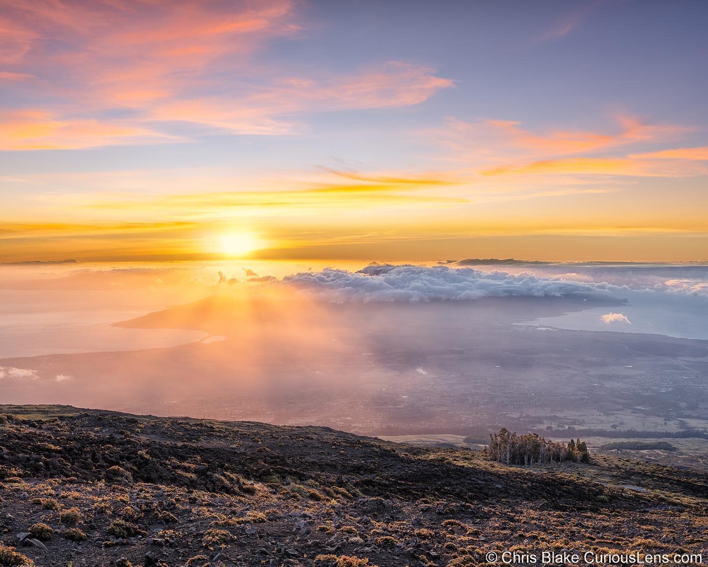 Maui sunset.  Taken on the way down from Haleakalā National Park. Crazy views the entire day way down the road.
.
.
.
Site: curiouslens.com
.
#haleakalanationalpark #haleakalasunset #maui #mauihawaii #hawaii #hawaiilife #mauisunset #sunset #sunsetpho