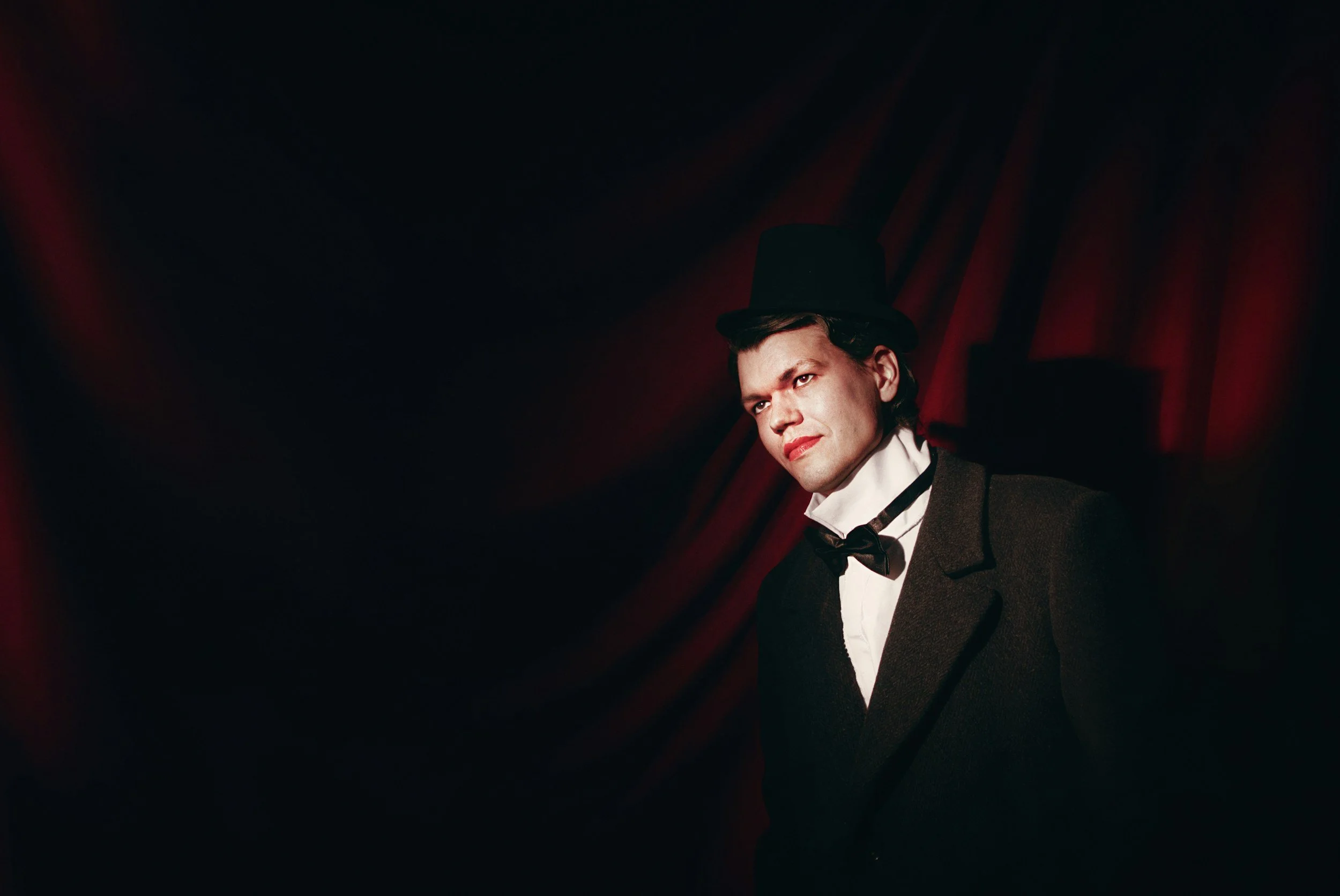What Makes a Professional Magician Different from Hobby Performers?