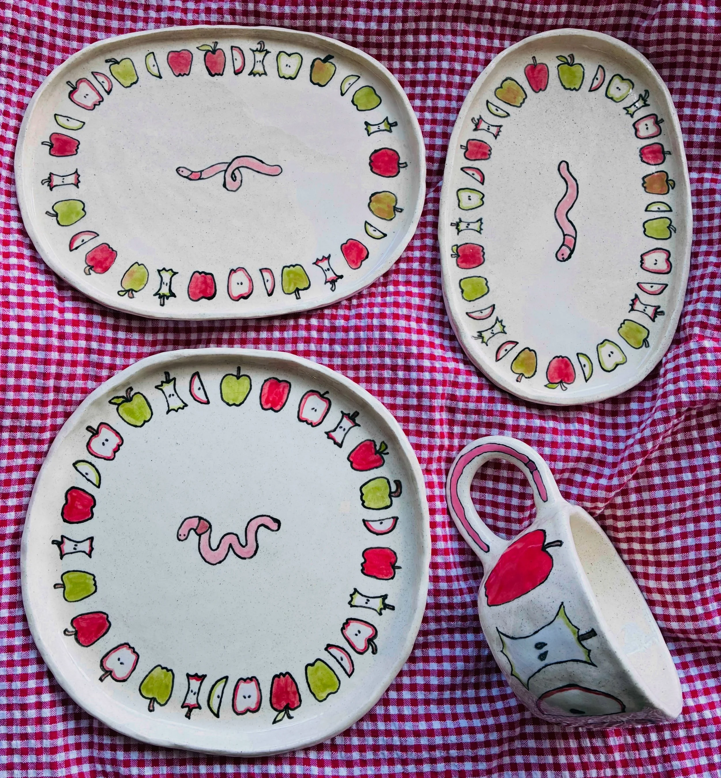 🍎new set alert!! apple &amp; worm, in all their fall glory.
dm to buy ok love you bye🪱
.
.
.
.
.
.
.
.
.
.
.
.
.
.
#apple #worm #yumyum #ceramics #handbuilding