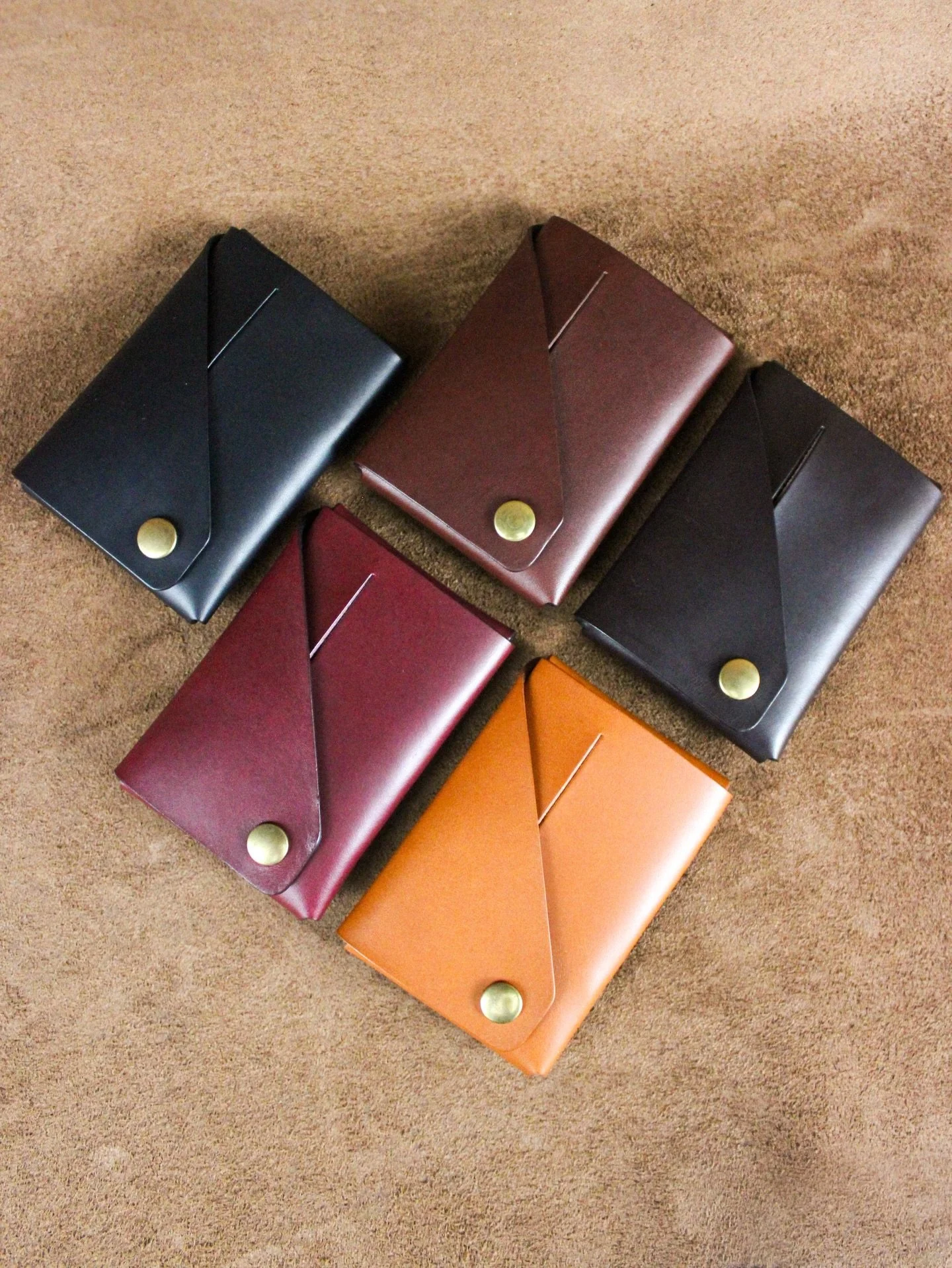 Still looking for the perfect gift for the man in your life this Christmas? Here&rsquo;s a few leather essentials that are guaranteed to impress. 🤠

Use discount code: 6YEARS for 10% off. Valid till the end of the week.