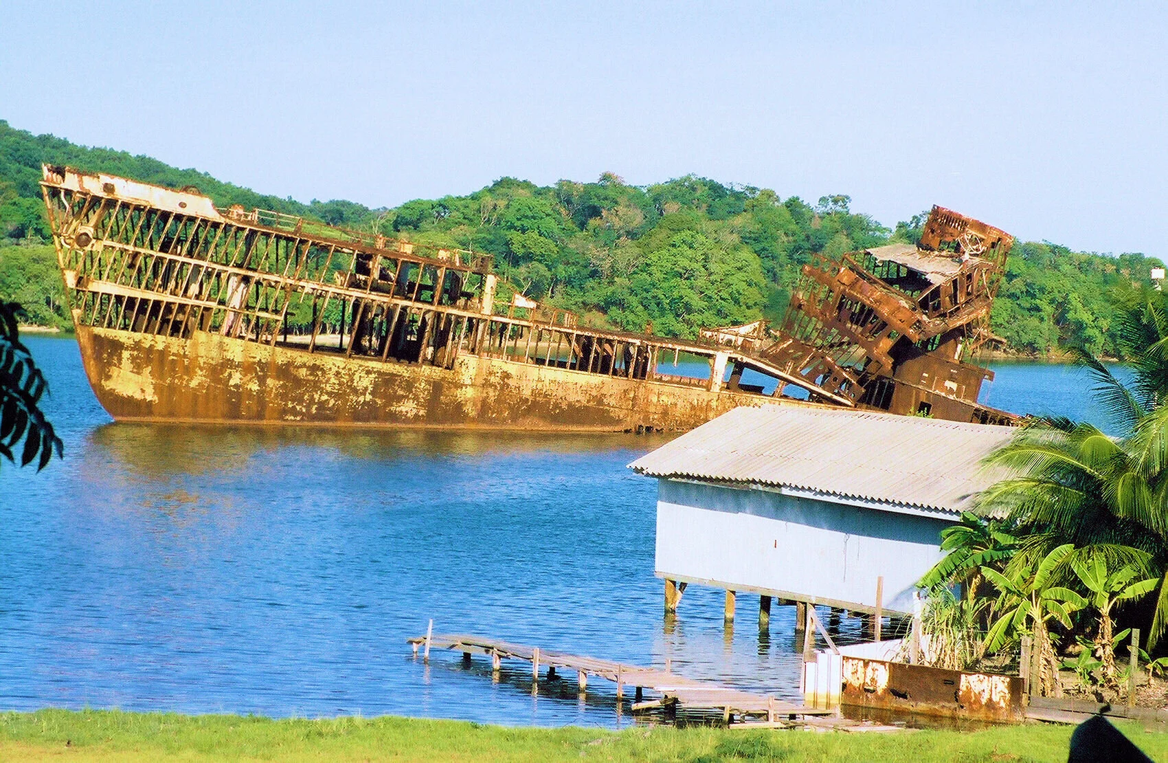 заброшенный корабль в тайланде. заброшенный отель корабль в тайланде на острове. заброшенный корабль в тайланде. Ss american star корабль. Ss american star лайнер.