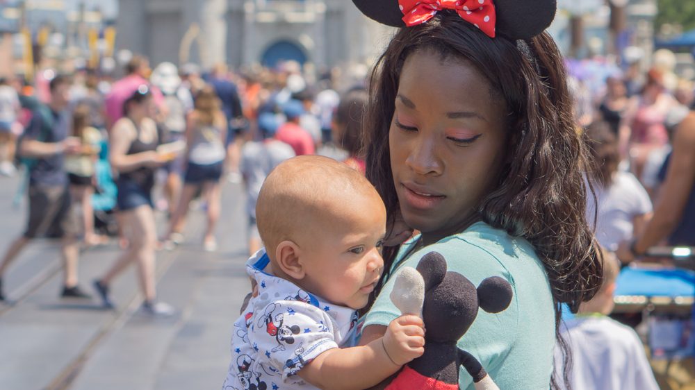 Венок из белых цветов. Салли кромсали 1 эпизод. Line friends игрушки. Трэвис салли фейс. Салли и трэвис шип.