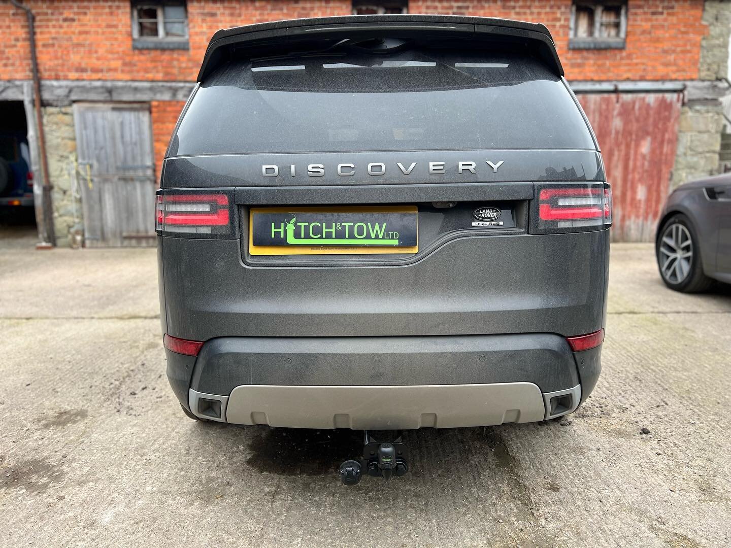 Land-Rover Discovery 5, fitted with a fixed flange towbar supplied by @tow_trust with dedicated single 7pin towing electrics from ConWys.

www.hitchandtowlimited.co.uk 

Customer very impressed with the installation 👍🏻
 
✅ Mobile service 

✅ Fully 