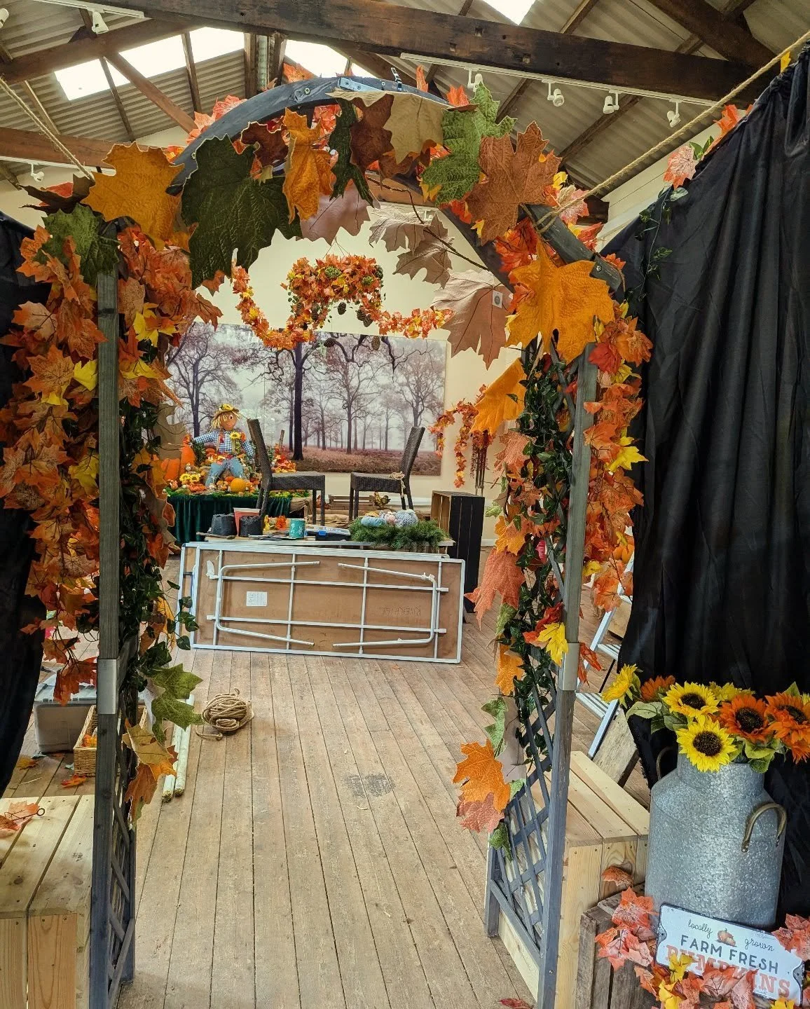 Don't want to do too many spoilers..... but I am excited !

 The Pumpkin Grotto build is officially underway and Ruth has been so busy making the coolest probs and I can already tell it's going to be gorgeous !!!

The Pumpkin Festival begins on the 1