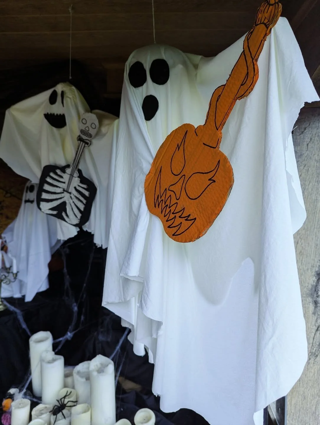 Today's Pumpkin Festival work in progress....The Witch's House is gloriously cute spooky...you guys are going to love all the little touches. Ruth has really done us proud !

Pumpkin Festival begins on the 18th Oct, runs until 2nd Nov, Wednesday to S