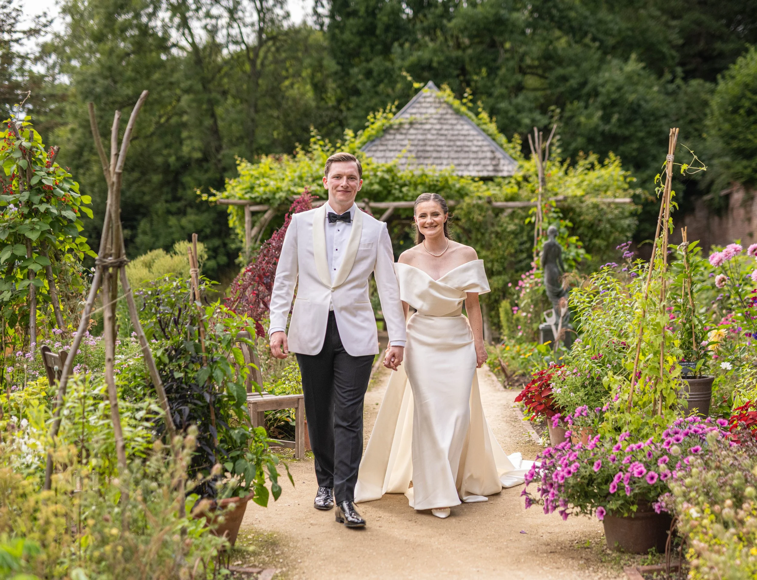 Courtney and Josh: A Timeless Riverhill Wedding Day.....