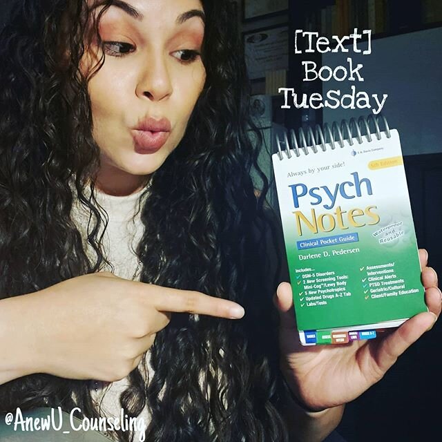 Uuuuuu! It's textbook Tuesday. This little booklet is a staple for me. It's a quick guide to the DSM5, quick treatment summaries, medication overviews, tools, and assessments. .
.
.
.
#tuesday #book #textbook #guide #quickguide #latina #psychology #p