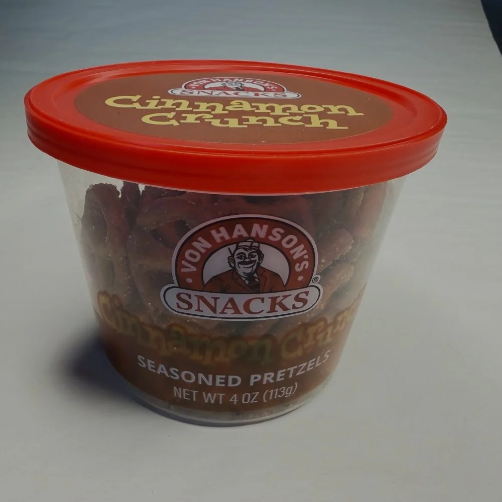 VON HANSON'S CINNAMON CRUNCH PRETZELS 4OZ CUP