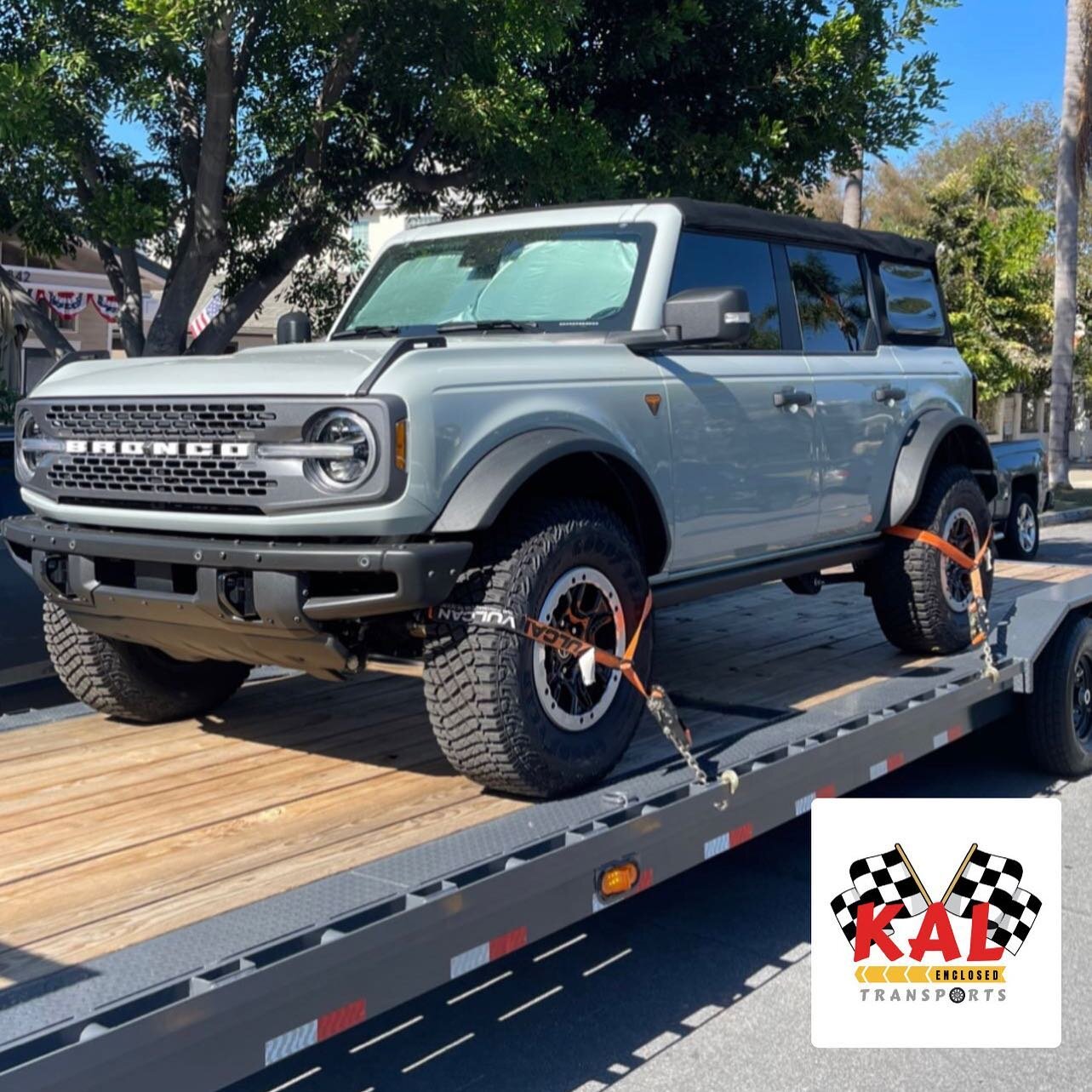 VIP Clients Bronco on the way w/ some of that #NextDayDelivery sauce 😎.

&bull;
&bull;
&bull; Need A Ride! #CallKal 3307016803
&bull;
&bull;
#KalTransports #RideWitKAL #EnclosedTransport #BlackOwned #AutoTransport #ExoticTransport #rollsroyce #CarsA