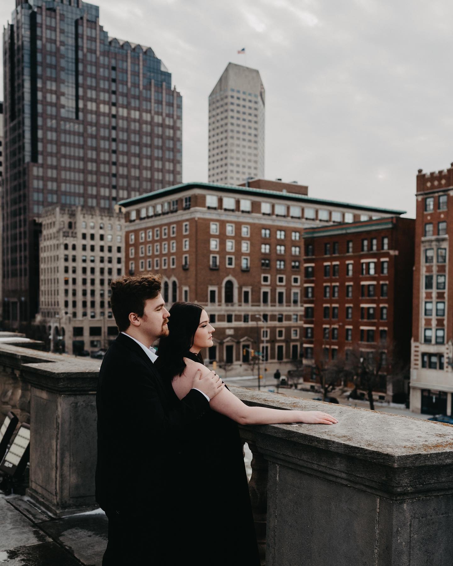 some big city love love love ❤️&zwj;🔥

Did you know that when you book a wedding with me, it always includes a complimentary engagement photo session? 

Why? 

I want to get to know you &amp; your fianc&eacute;!!!! It&rsquo;s so much fun to hangout,