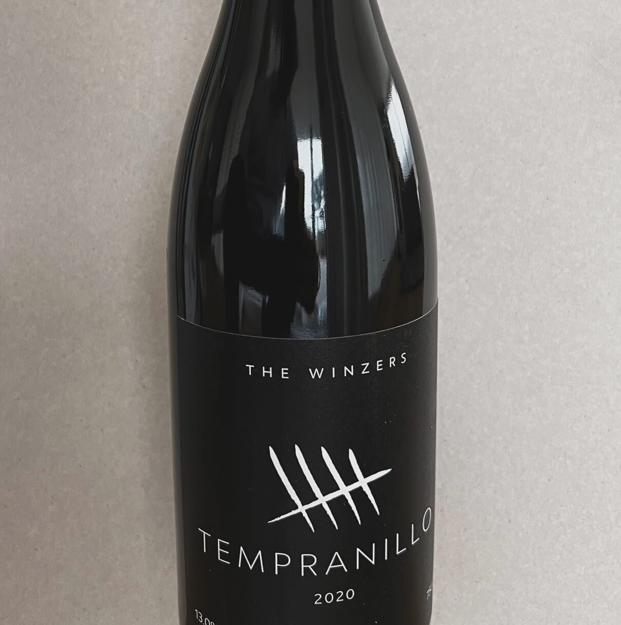Es gibt ihn wirklich. Tempranillo 2020 !
🍷
.
.
.
.
.
#thewinzers #tempranillo #premiere #weltneuheit #rotwein #schweizerwein #instawine #winelover #rarit&auml;t #z&uuml;rich #aoc