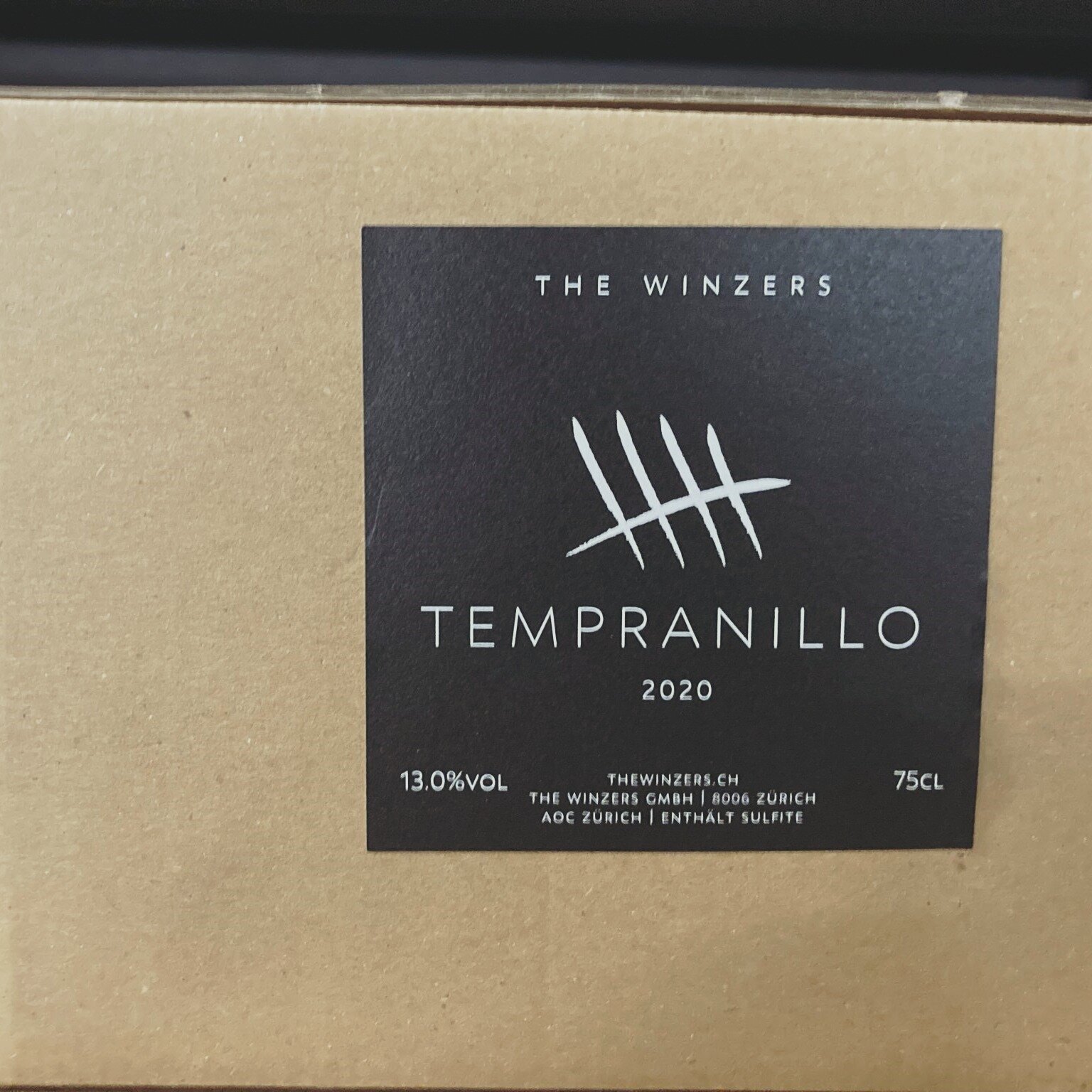 Bereit zum Versand. Tempranillo 2020 !
🍷
.
.
.
.
.
#thewinzers #tempranillo #premiere #weltneuheit #rotwein #schweizerwein #instawine #winelover #rarit&auml;t #z&uuml;rich #AOC
