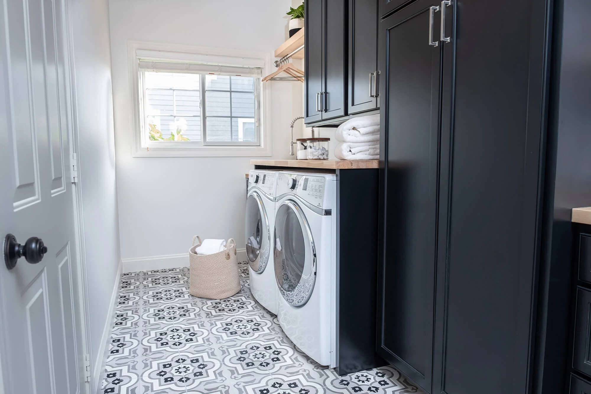 Black And White Modern Laundry Room