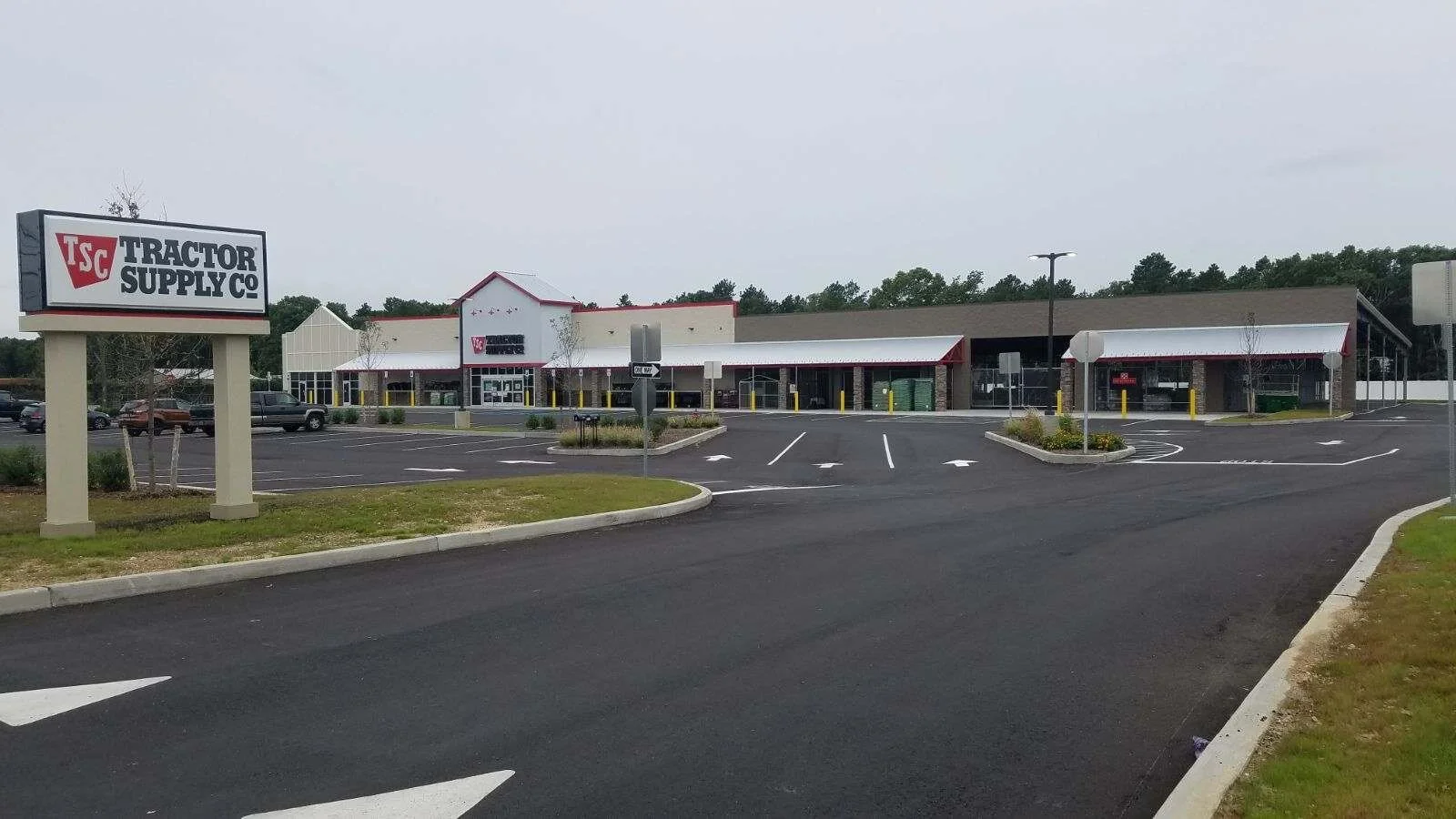 WRN OPENS FIRST TRACTOR SUPPLY RETAIL STORE ON LONG ISLAND!