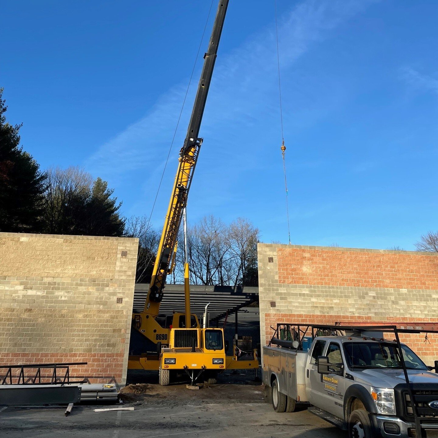 Check out the @tractorsupply in Bradford, VT. Three months later, the lot is paved and we are erecting steel. 

#wrnewman #constructionlife #projectmanagement #tractorsupply #lifeouthere #contractorsofinsta