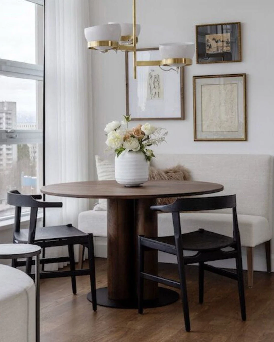 What does your Thanksgiving table look like this year? 🍂
Whether you&rsquo;re hosting or being hosted, there&rsquo;s something special about how a dining table brings people together &mdash; one place, all seated and sharing the moment.

Are you par