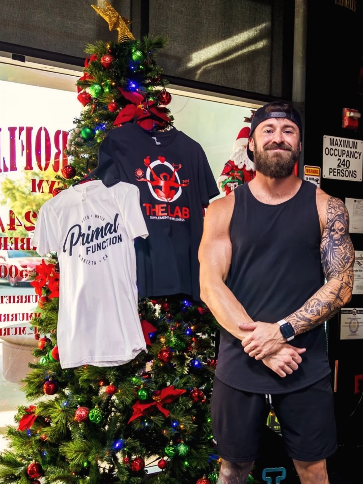 Merry Christmas and Happy Holidays! 🎄🎁

May your holiday be filled with connection, gratitude, great food, and a little movement. 😉

📸: @fmmediaco 

💪🏼👊🏼🧪

#happyholidays #merrychristmas #2025 #primalfunction #thelabmurrieta