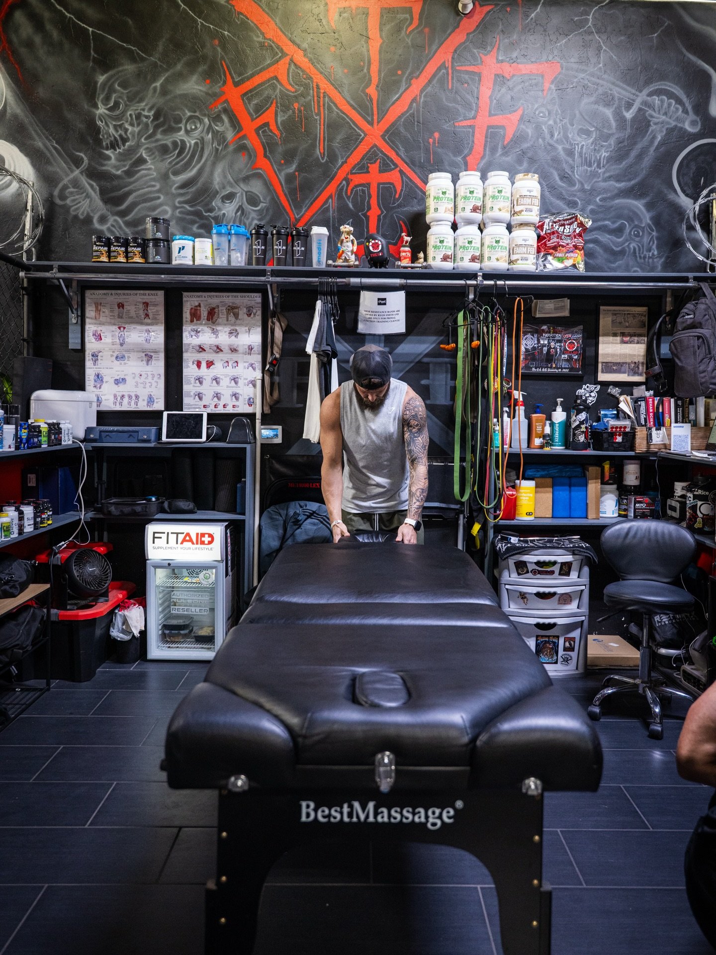 Growth doesn&rsquo;t happen by accident.

Stop waiting around for someone else to push you or give you permission to chase your goals or dreams. 

Bet on yourself and get to work. 🛠️ 

🎥: @foxandbrand

Have questions❓Interested in working with me❓
