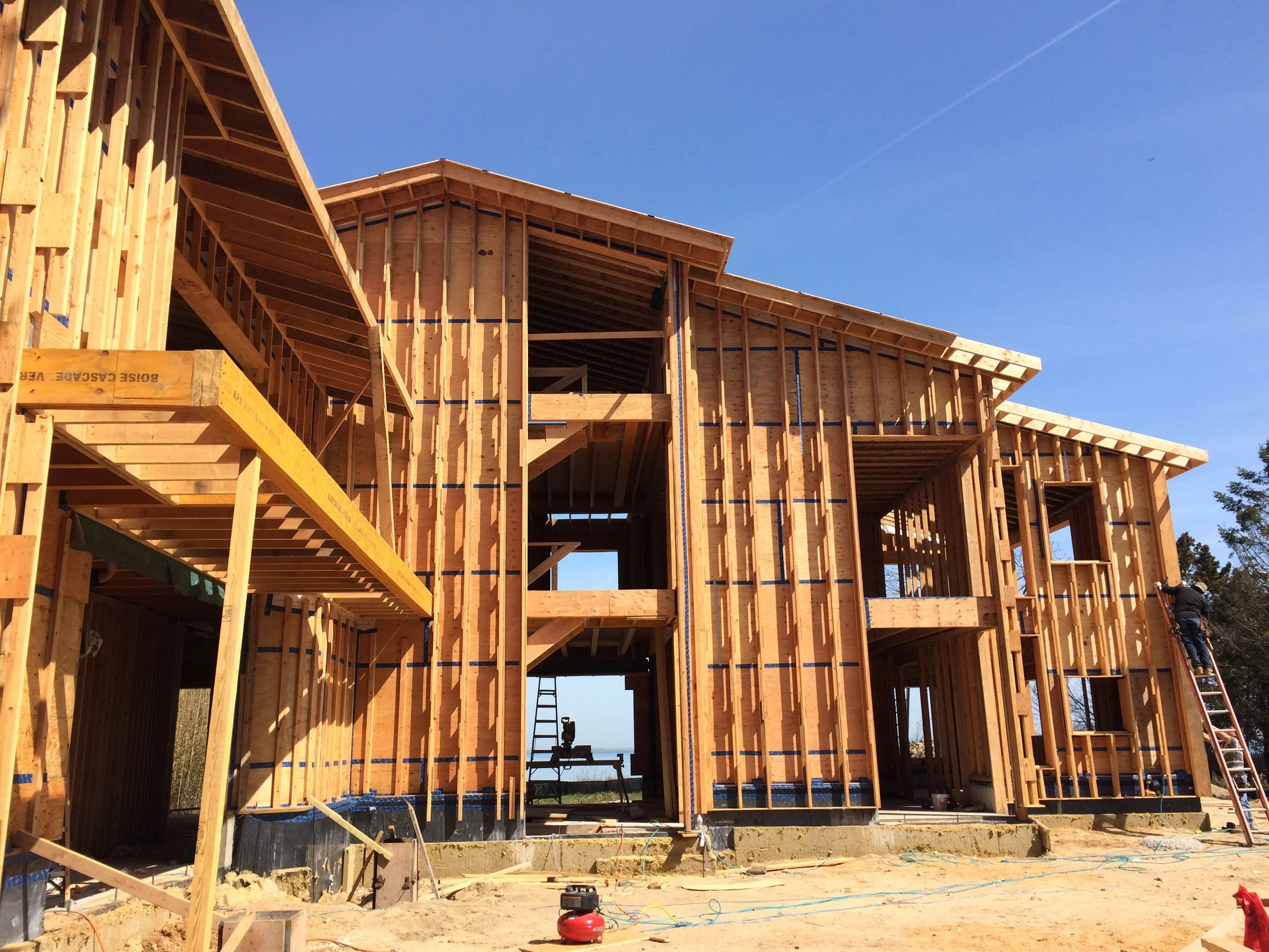  Site-built Larsen trusses allow for a thick envelope of dense-pack cellulose. 