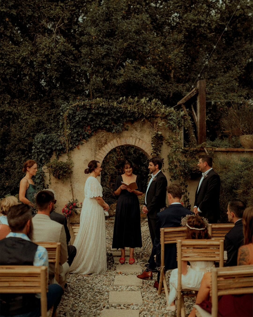 ✨ Mackenzie &amp; Ben ✨
.
Je vous en ai parl&eacute; en story ce weekend et vous avez aim&eacute; ! Merci pour votre retour ! 
.
Je vous d&eacute;voile un peu plus de ce beau mariage dans la campagne toulousaine imagin&eacute;s par un couple d'am&eac